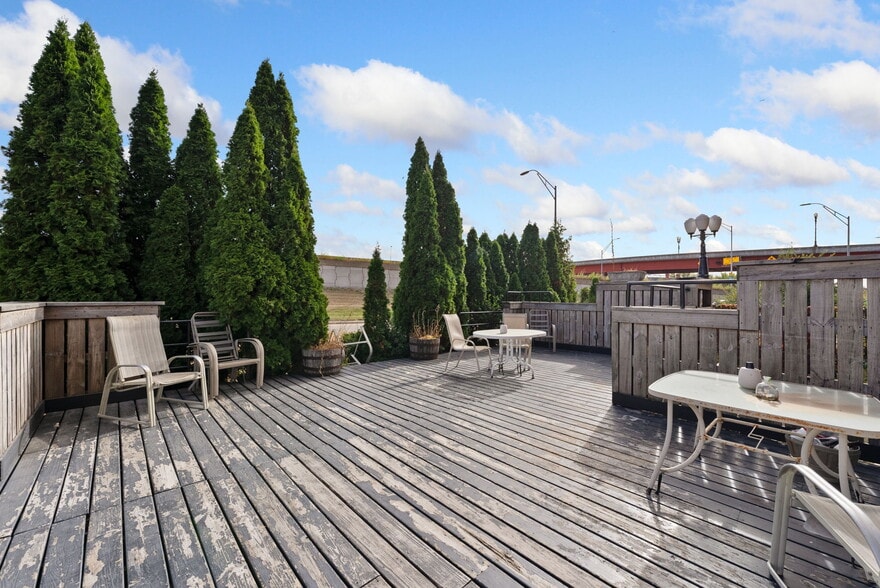 More Photos Of 36 W 4th St, Dubuque Hotel For Sale