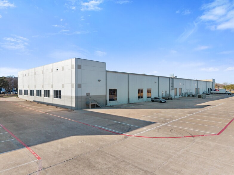 More Photos Of 13988 Diplomat Dr, Dallas Research And Development For Lease