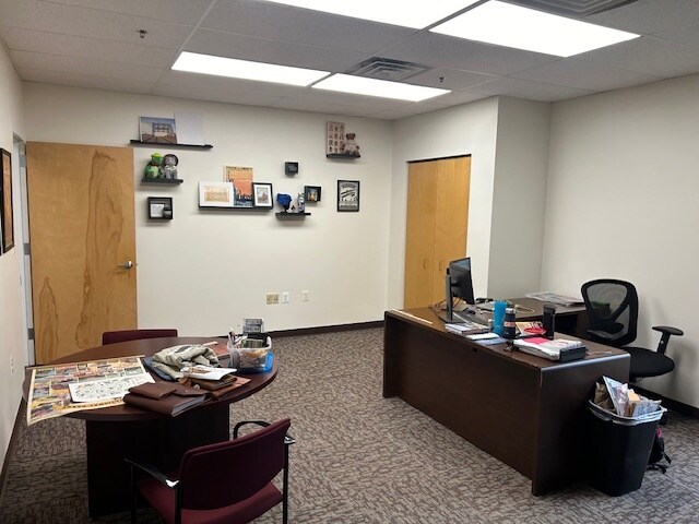 More Photos Of 470 Maryland Dr, Fort Washington Light Distribution For Lease