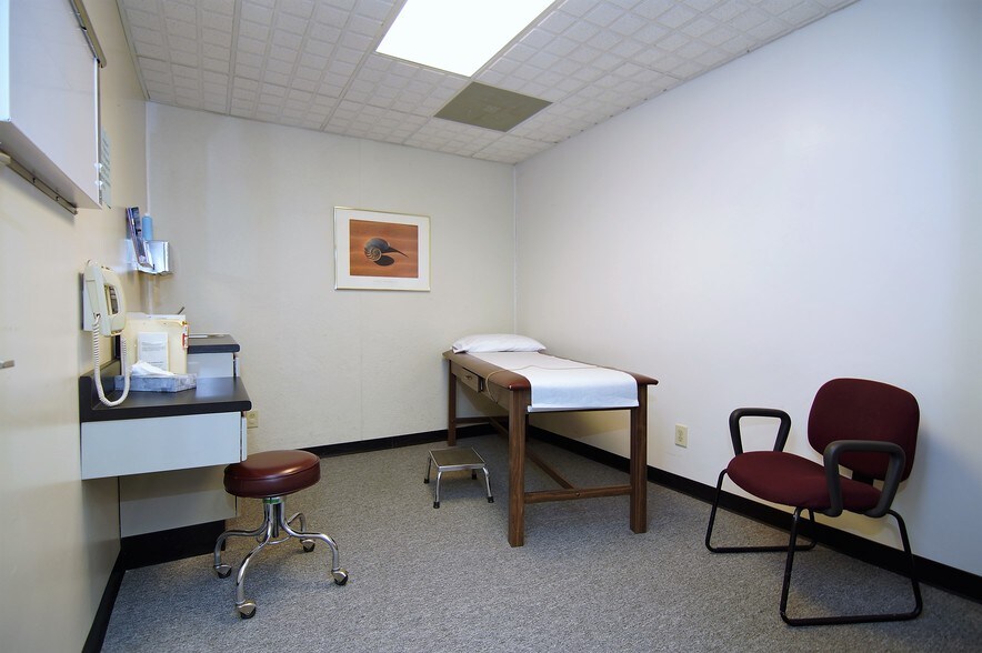 More Photos Of 555 E Eads Pky, Lawrenceburg Medical For Sale