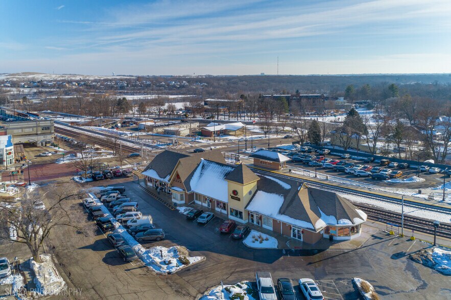 More Photos Of 428 W State St, Geneva Freestanding For Lease