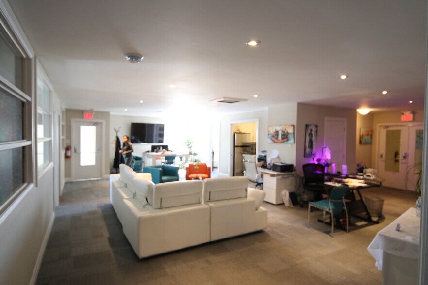 More Photos Of 1877 Merivale Rd, Nepean Office For Lease