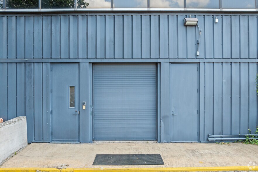 More Photos Of 11302 Tanner Rd, Houston Office For Sale