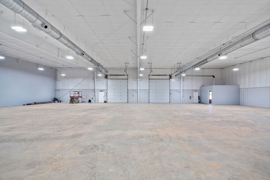 More Photos Of 115 Overhill Dr, Mooresville Warehouse For Lease