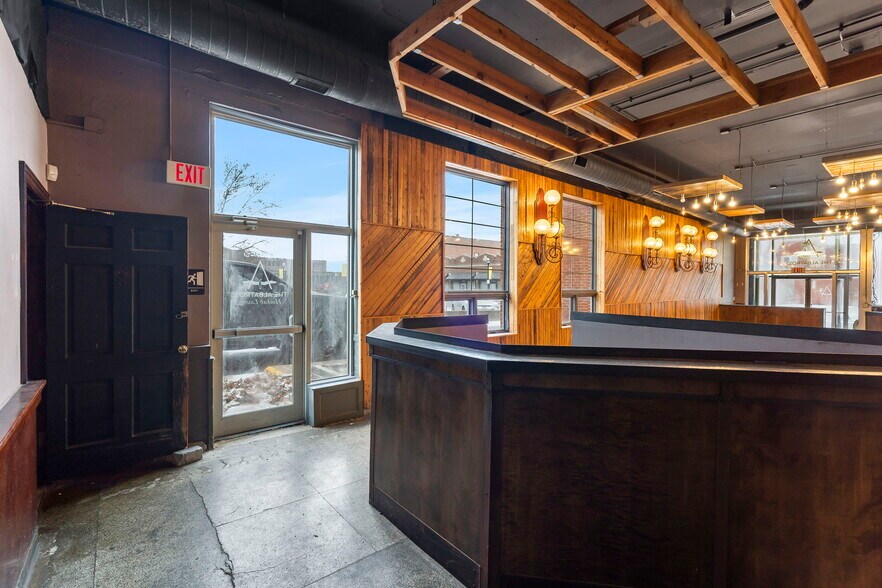 More Photos Of 408 W Walnut St, Springfield Storefront Retail Residential For Lease