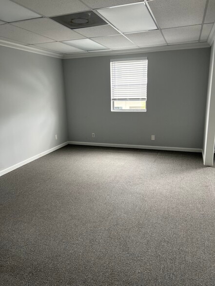 More Photos Of 106 Commerce Way, Jupiter Warehouse For Lease