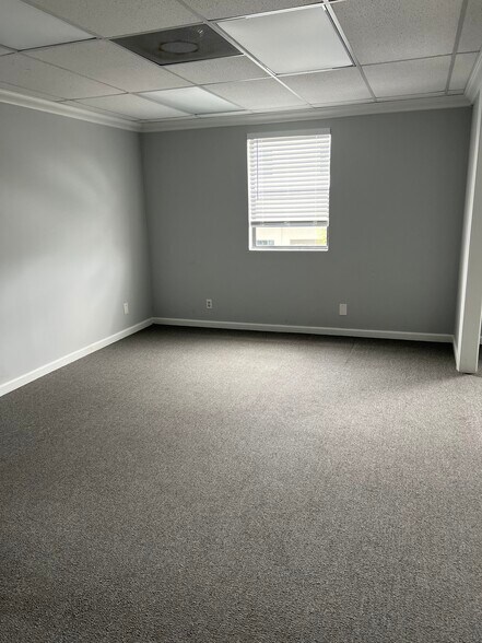 More Photos Of 106 Commerce Way, Jupiter Warehouse For Lease