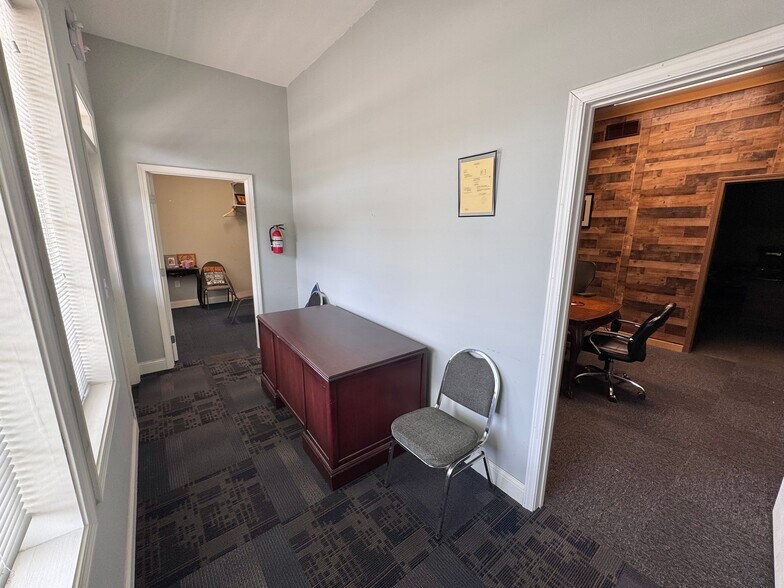 More Photos Of 4209 Oakwood Rd, Oakwood Office For Lease