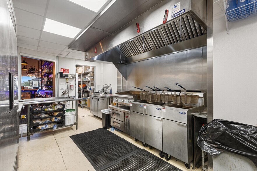 More Photos Of 1330 NE Highway 101, Lincoln City Restaurant For Sale