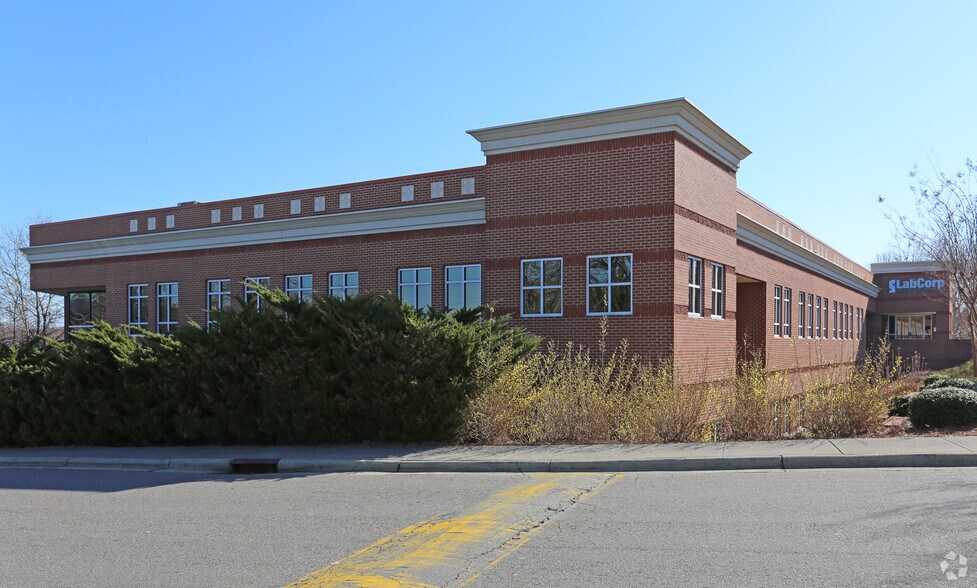 More Photos Of 725 Highland Oaks Dr, Winston-Salem Medical For Lease
