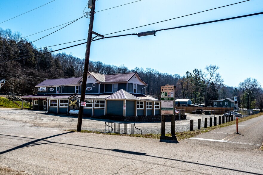 More Photos Of 5527 Oregonia Rd, Oregonia Restaurant For Sale