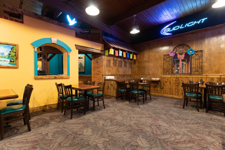 More Photos Of 1401 S Morley St, Moberly Restaurant For Sale