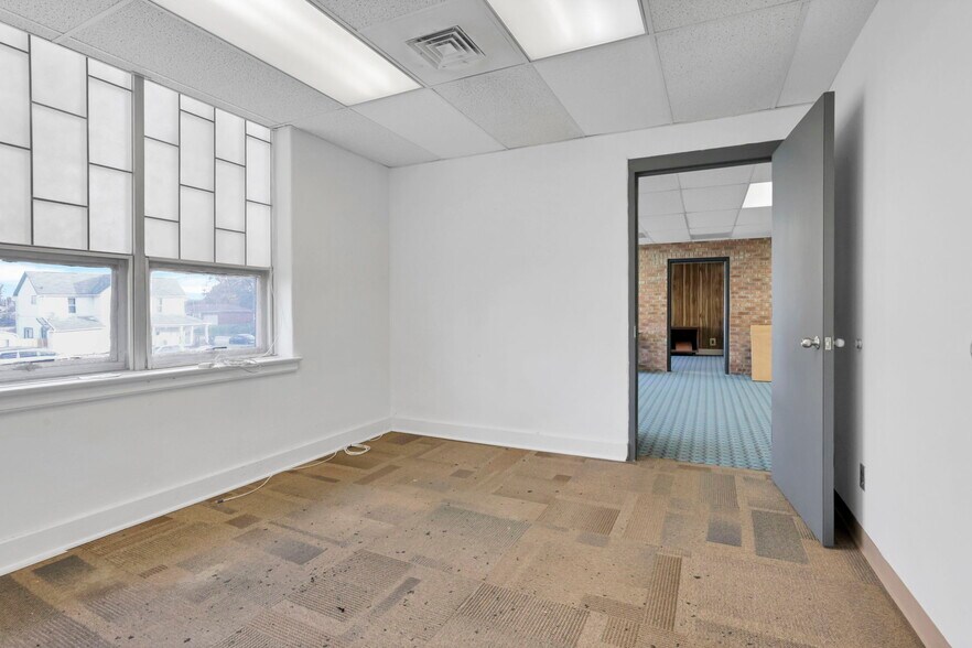 More Photos Of 300 E Auburn Ave, Springfield Office For Sale