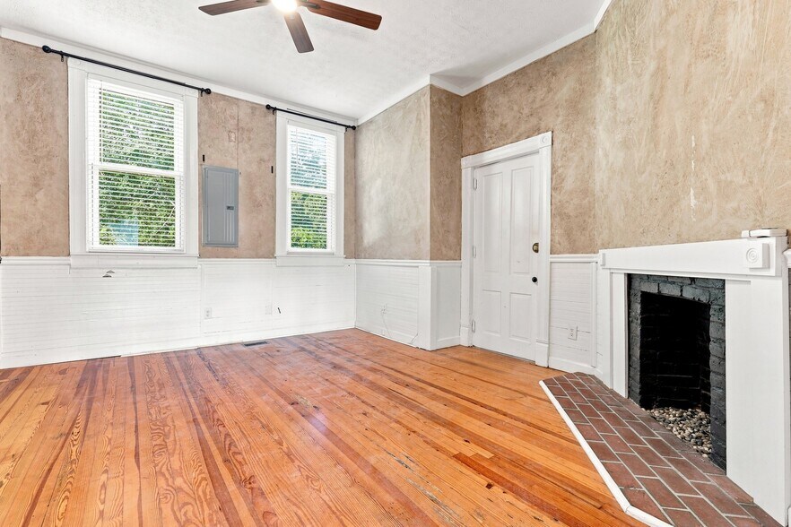 More Photos Of 339 W Main St, Easley Office For Sale