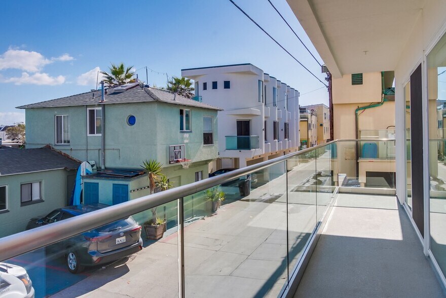 More Photos Of 3449 Ocean Front Walk, San Diego Apartments For Sale