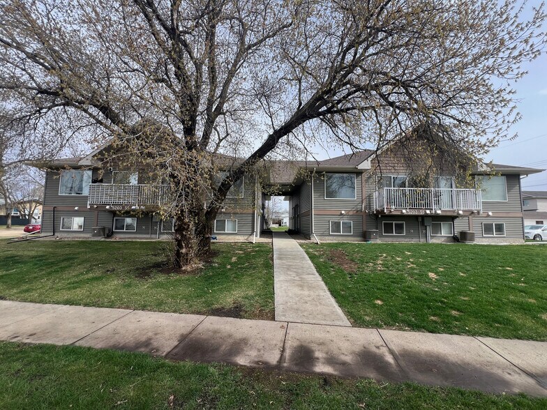 More Photos Of 5014 53 St, Camrose Apartments For Sale