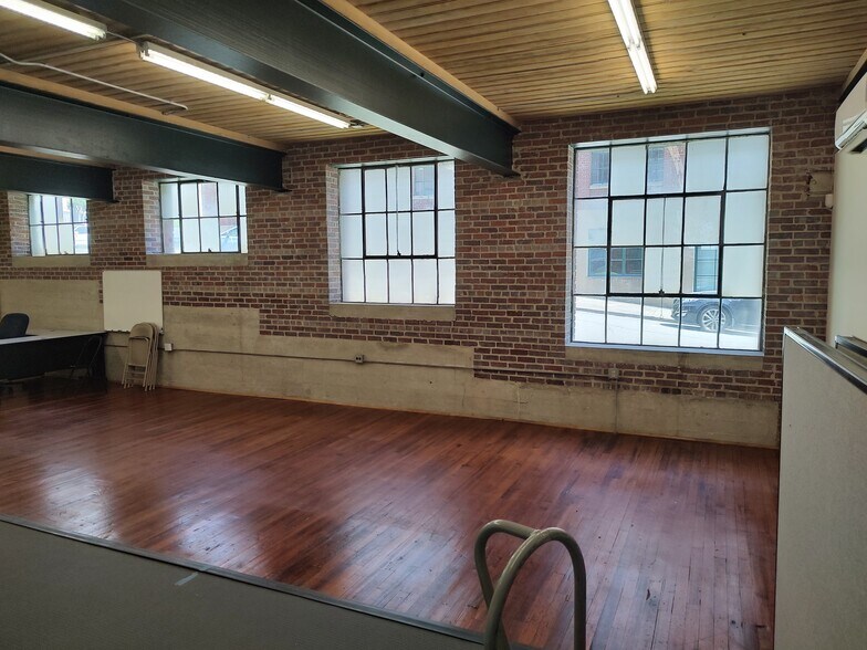 More Photos Of 501 Penman St, Charlotte Office For Sale