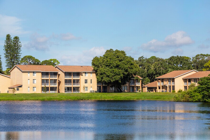 More Photos Of 5473 27th St S, Saint Petersburg Apartments For Sale