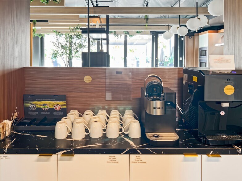 More Photos Of 750 N Palm Canyon Dr, Palm Springs Coworking Space