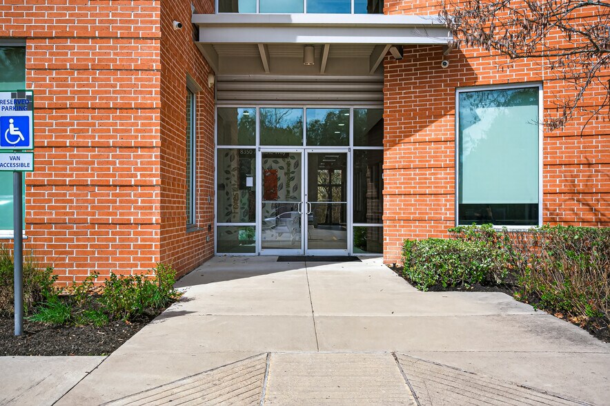 More Photos Of 8350 Ashlane Way, The Woodlands Medical For Lease