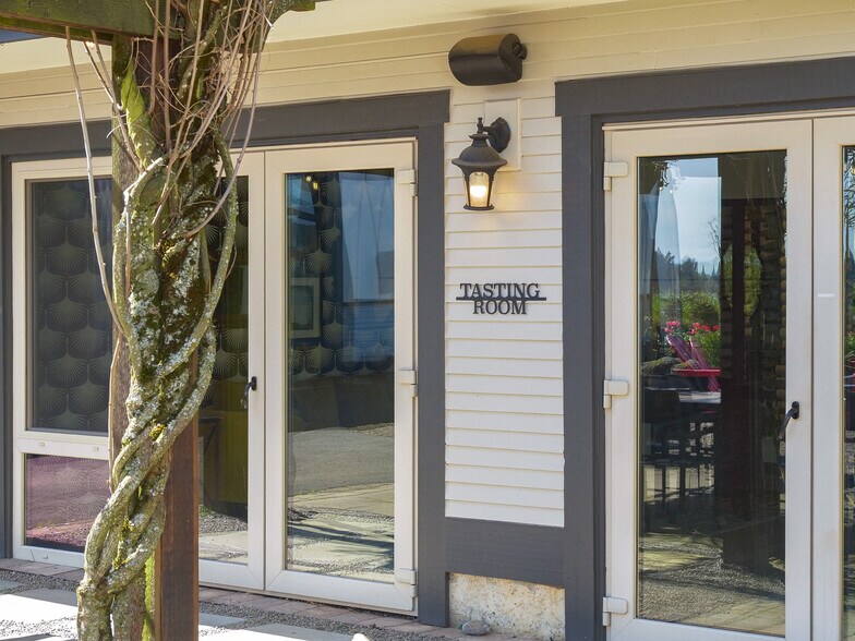 More Photos Of 20300 NE Highway 240, Newberg Hotel For Sale