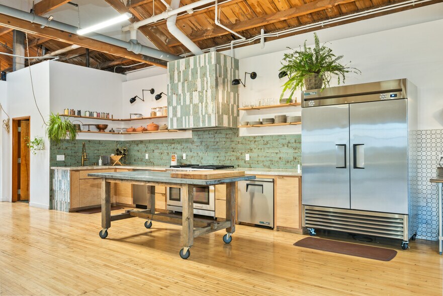 More Photos Of 6535-6547 Santa Monica Blvd, Los Angeles Loft Creative Space For Lease