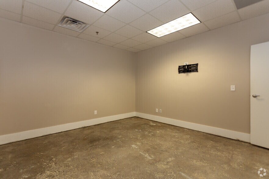 More Photos Of 532-533 Patterson Ave, Mooresville Loft Creative Space For Sale