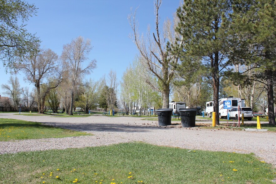 More Photos Of 735 W Park St, Dillon Trailer Camper Park For Sale