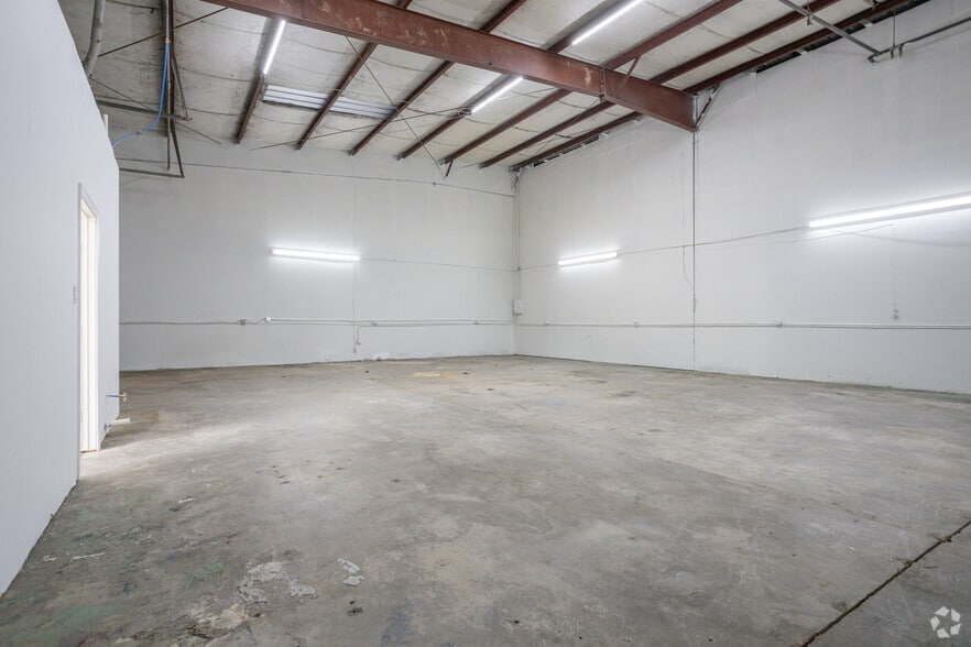 More Photos Of 13401-13417 Fondren Rd, Houston Unknown For Lease
