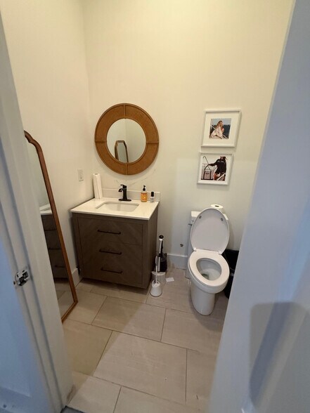 More Photos Of 2019 Middle St, Sullivans Island General Retail For Lease