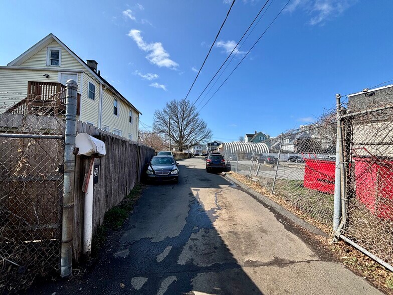 More Photos Of 28 Stone St, Stamford Industrial For Sale