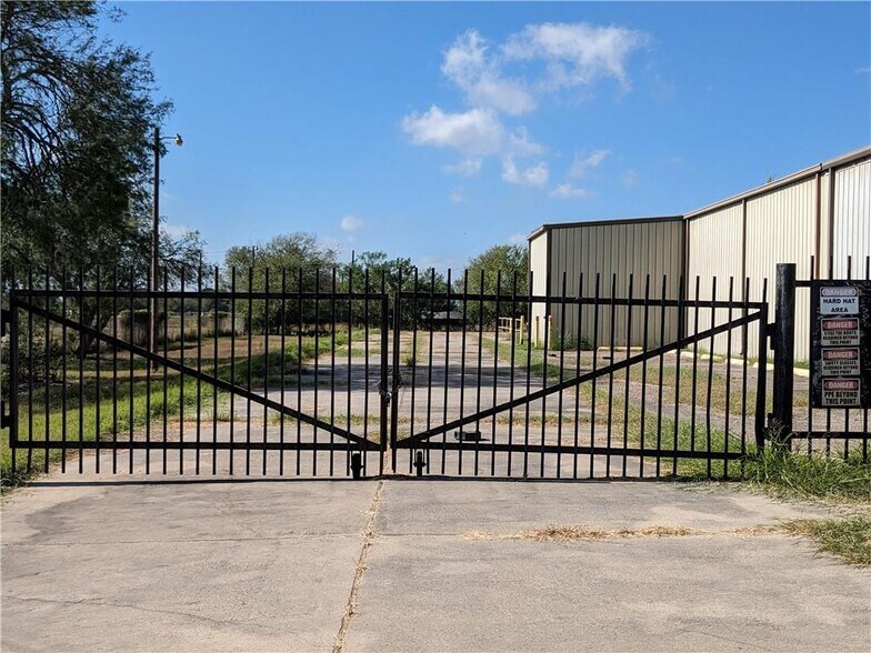 More Photos Of 908 Cecilia St, Alice Warehouse For Lease