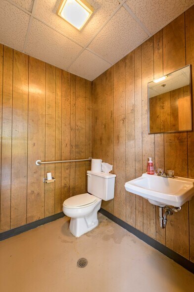 More Photos Of 494 Richardson Rd SE, Calhoun Industrial For Sale