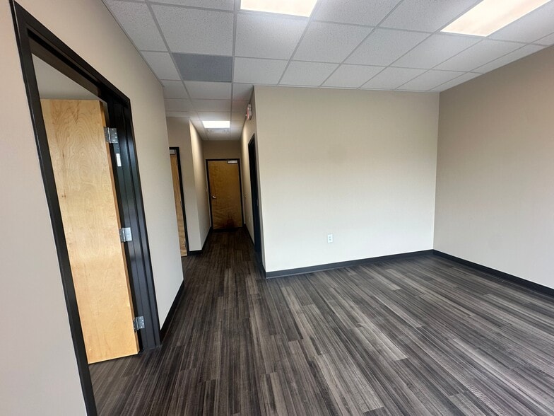 More Photos Of 4830 Marsett Pky, Cumming Light Manufacturing For Lease
