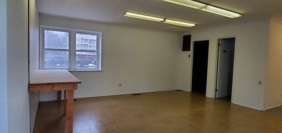 More Photos Of 99 Commerce St, Norwalk Manufacturing For Lease