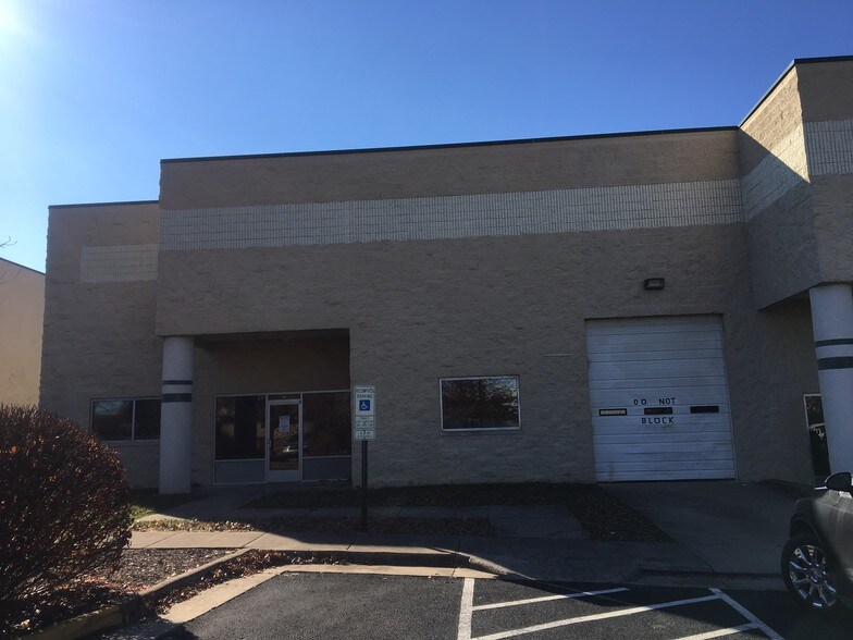 More Photos Of 12 Commerce Pky, Fredericksburg Flex For Lease
