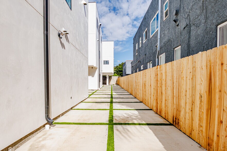 More Photos Of 5207 W 20th St, Los Angeles Multifamily For Sale