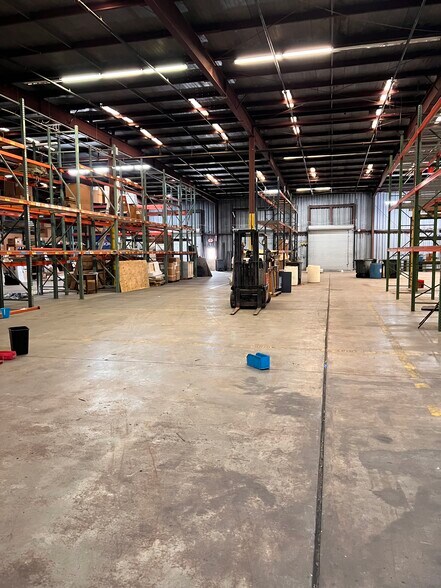 More Photos Of 500 W Orange Blossom Trl, Apopka Manufacturing For Lease