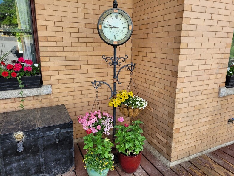 More Photos Of 26 Depot Ave, Windsor Restaurant For Sale