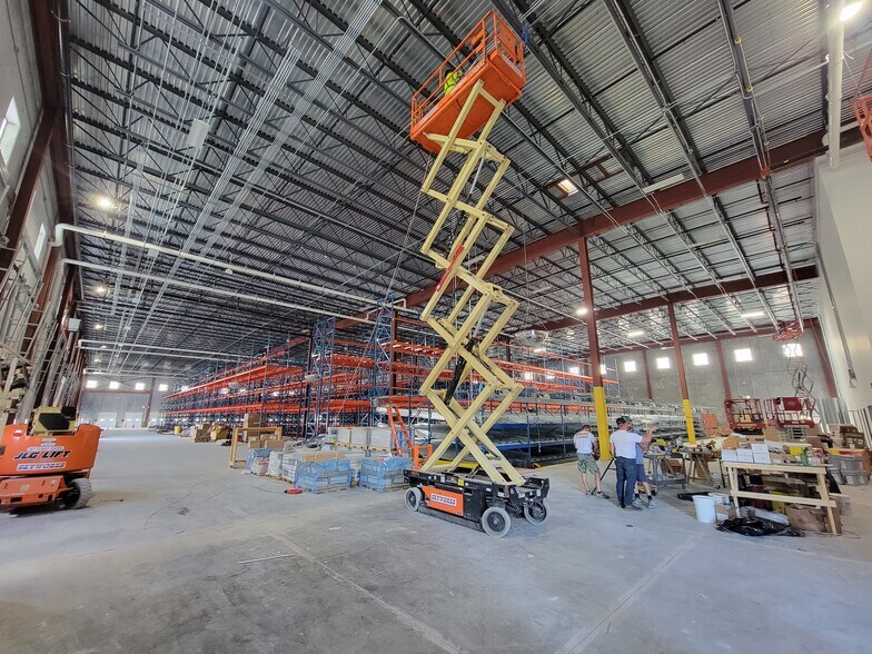 More Photos Of 6600 New Venture Gear Dr, East Syracuse Manufacturing For Lease