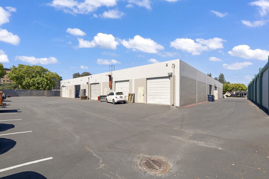 More Photos Of 290-302 Brokaw Rd, Santa Clara Warehouse For Lease
