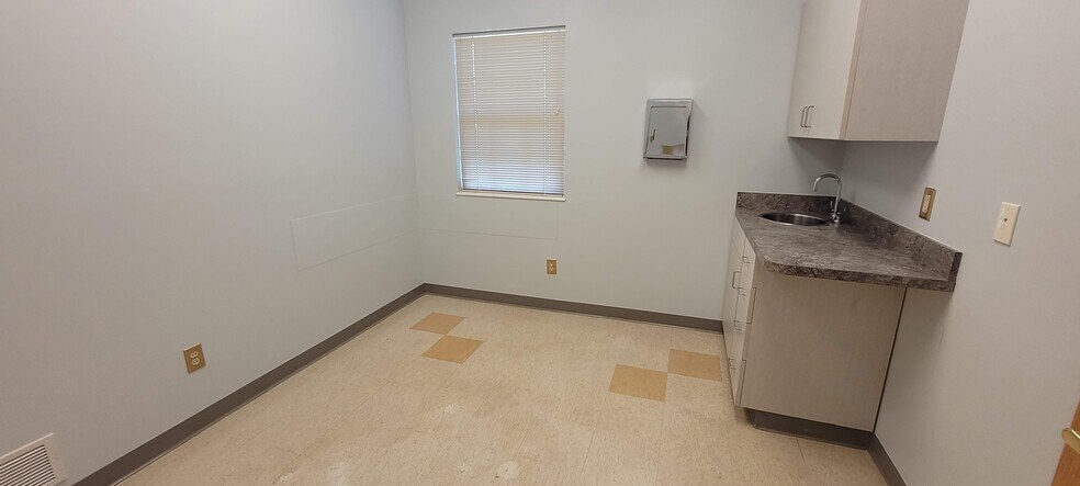 More Photos Of 101 Commerce Park Dr, Westerville Medical For Lease