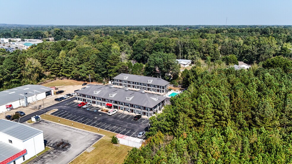 More Photos Of 1100 Highway 78 E, Jasper Hotel For Sale