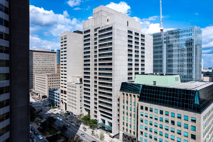 Primary Photo Of 393 University Ave, Toronto Office For Lease