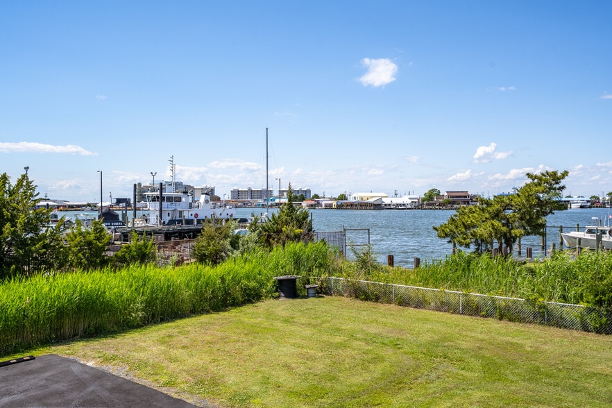 More Photos Of 700 Norris Harbor Dr, Crisfield Hotel For Sale