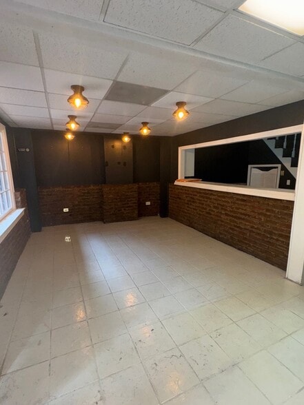 More Photos Of 137 Franklin St, Clarksville Flex For Lease