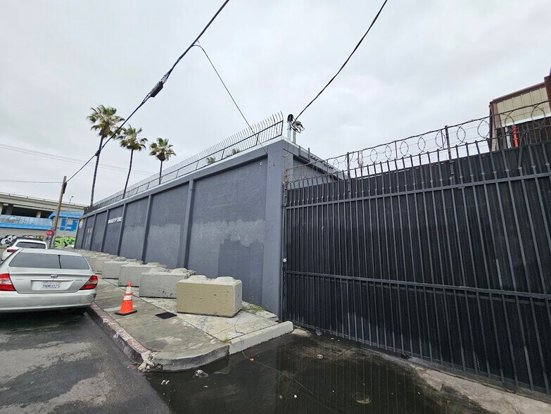 More Photos Of 1800 E 16th St, Los Angeles Warehouse For Lease