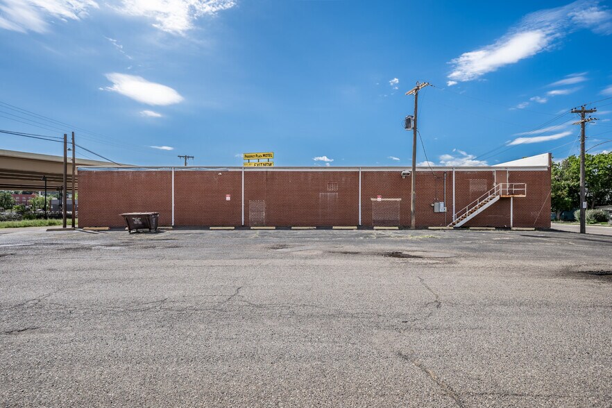 More Photos Of 416 State St, Trinidad Flex For Sale