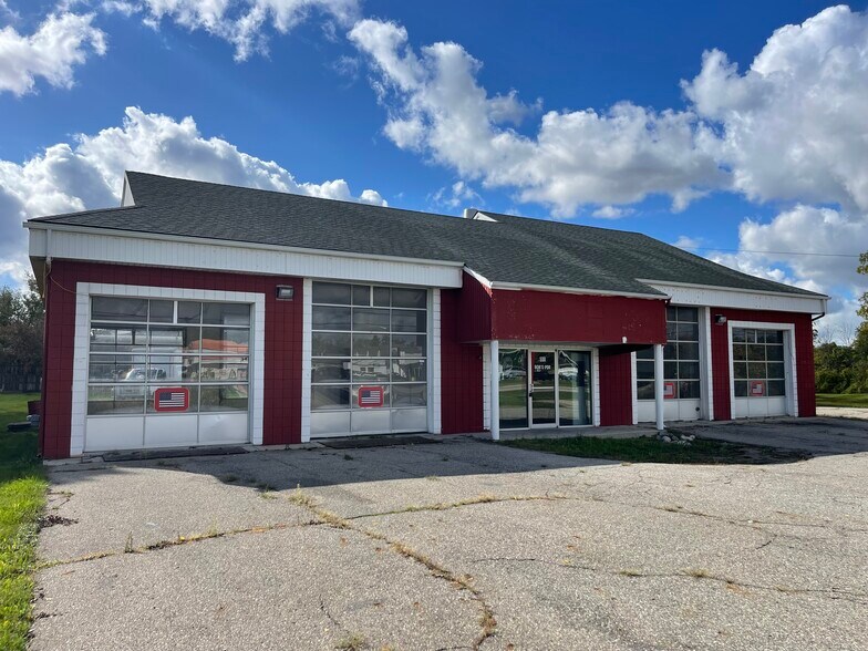 More Photos Of 530 E Saginaw Hwy, Grand Ledge Auto Repair For Sale