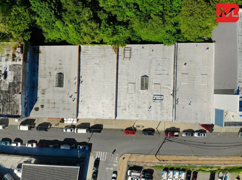 More Photos Of 2566 Borough Pl, Woodside General Retail For Lease